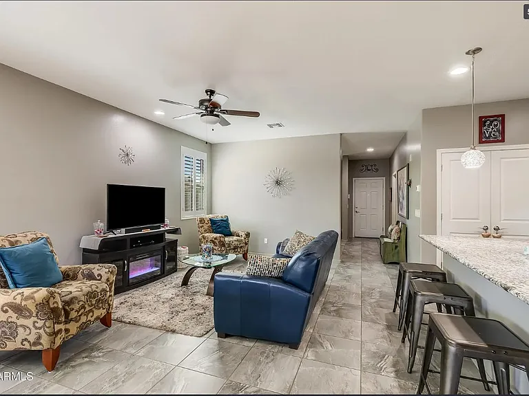 8445 N 61st Ln — Photo 3