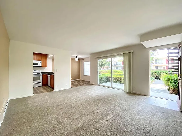 Normandy Park Apartments — Photo 9
