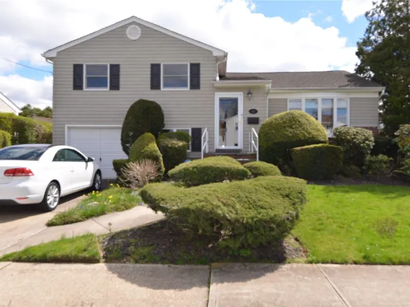 415 1st Avenue, Massapequa Park, NY 11762