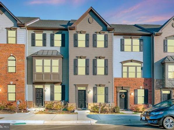 1107 Rampart Dr, Fredericksburg, VA 22401