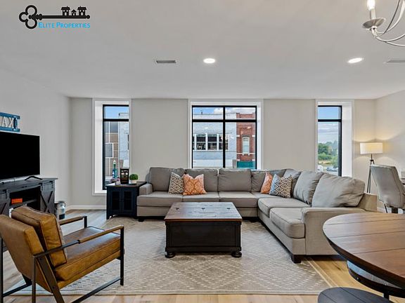 3rd image of 308 E Broadway St #1
