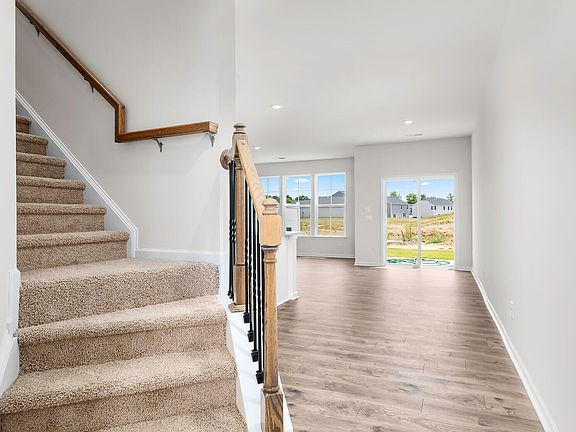 2nd image of 411 Kinneries Dr