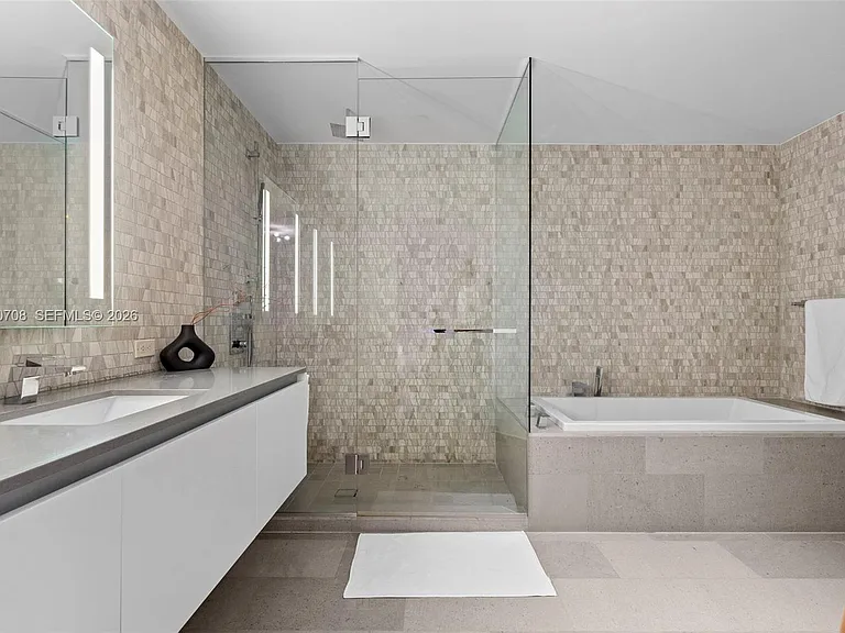 88 SW 7th St #809 — Photo 15