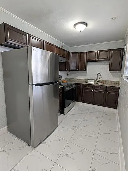 1044 Cypress Ln — Photo 8