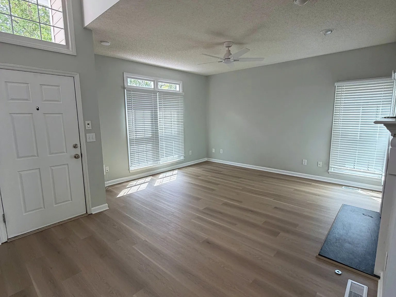 4 bed, 2.5 bath, 1860 sqft, $2,350 — Photo 2