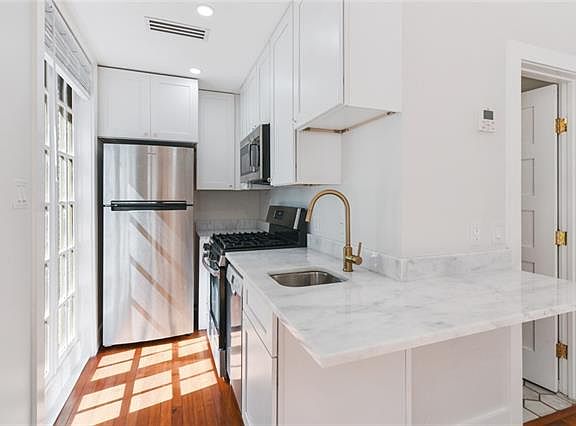 5th image of 1309 Dauphine St #7
