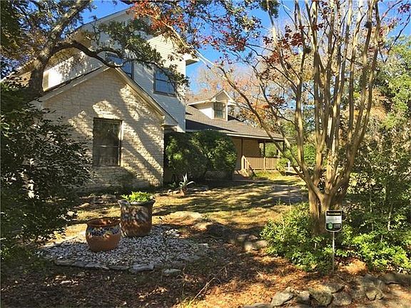 Love all the areas to relax and enjoy the beauty of this yard!