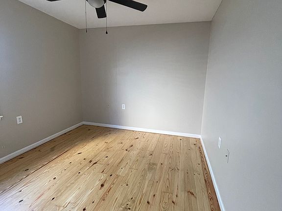 3rd image of 136 Courtney Dr