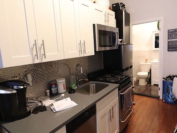 5th image of 331 W 43rd St APT 1D