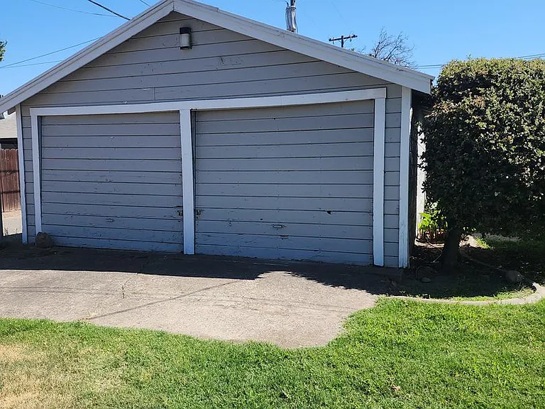 1605 Saint Clair St — Photo 24