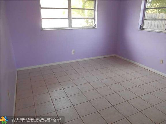 3rd image of 210 NW 17th Ct