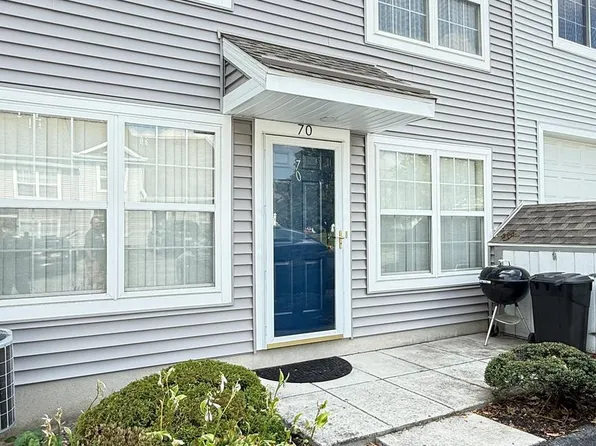 70 Courtyard Dr, Carlisle, PA 17013