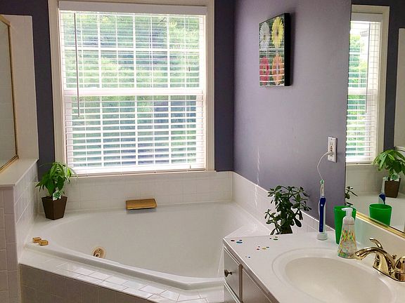 3rd image of 47777 Allegheny Cir
