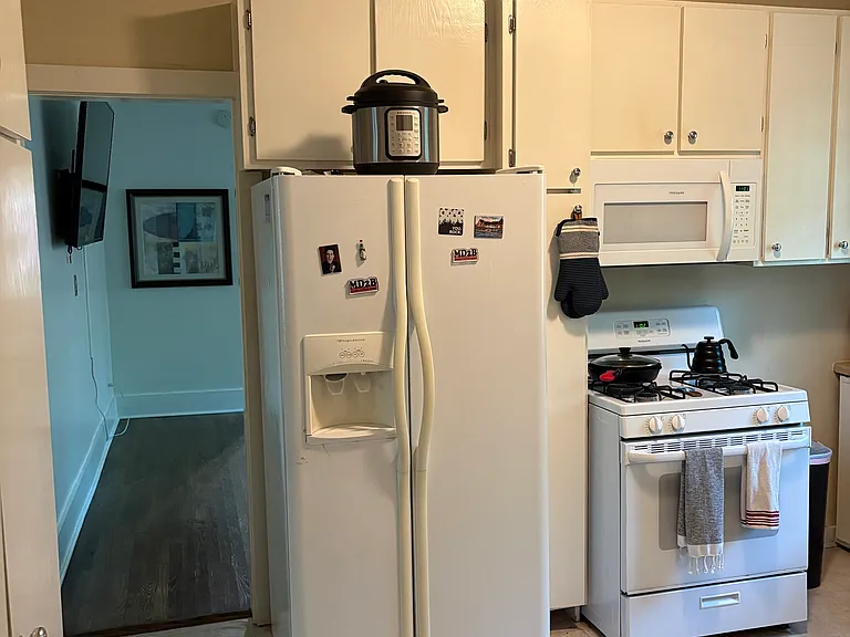 211 N Spruce St — Photo 13