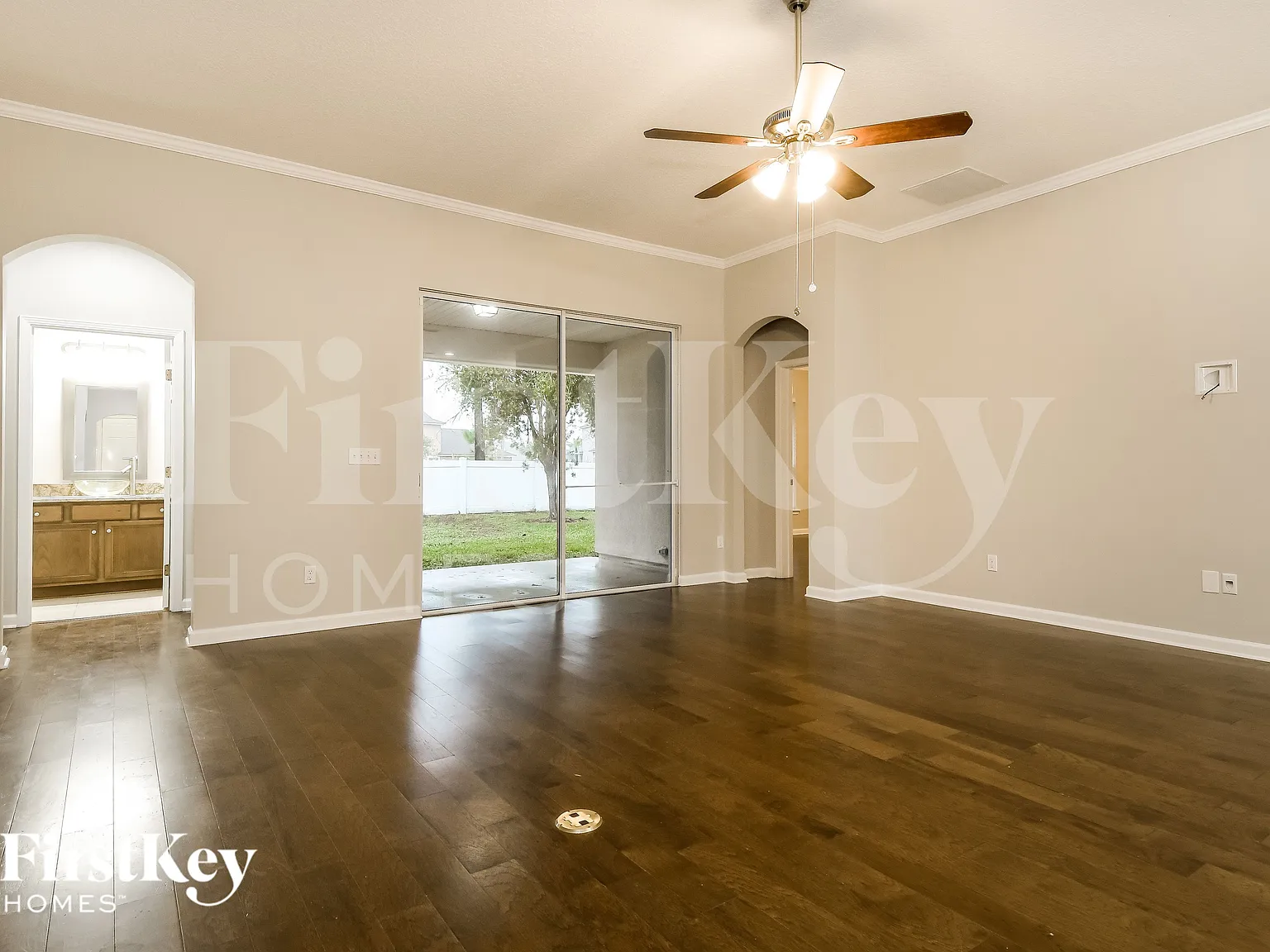 4 bed, 3.0 bath, 2323 sqft, $2,705 — Photo 4