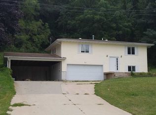 710 High St NE, Elkader, IA 52043