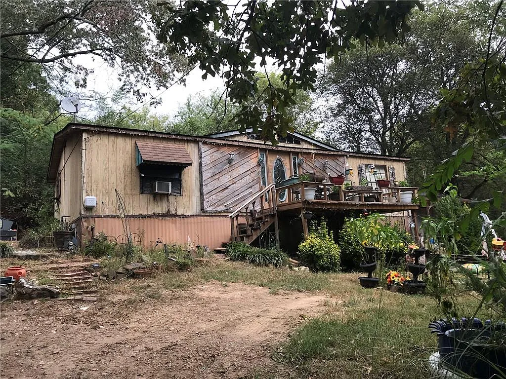 47 Oak St SE photo 1