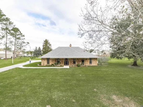 8391 Lebeau St, Livonia, LA 70755