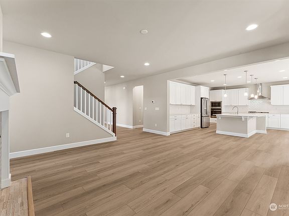 5th image of 13933 181st Street E #9