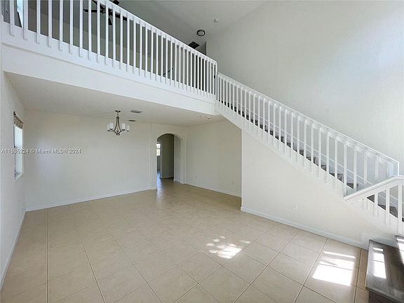 5th image of 2939 NE 1st Dr