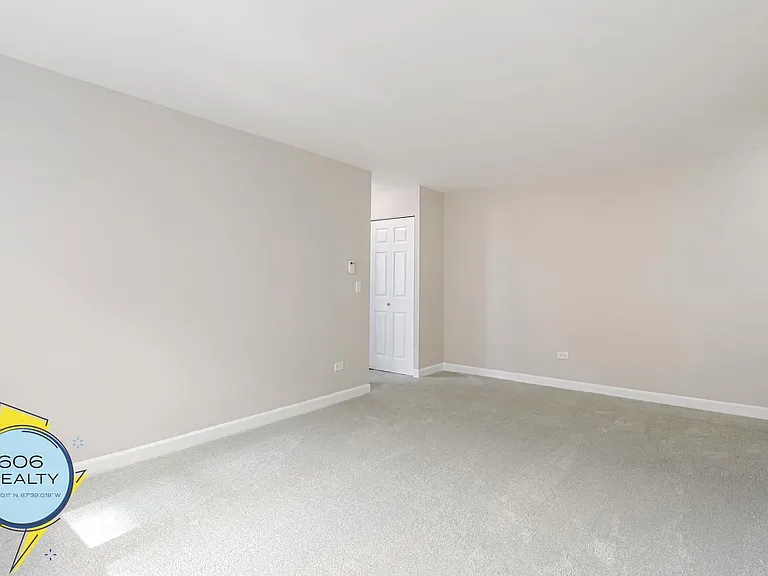 Royal Arms Apartments! Special Offer! — Photo 8