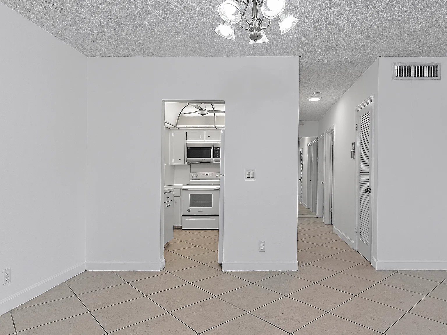 2 bed, 1100 sqft, $2,000 — Photo 2