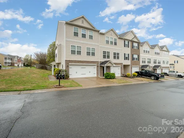 105 Langhorne Dr, Mount Holly, NC 28120