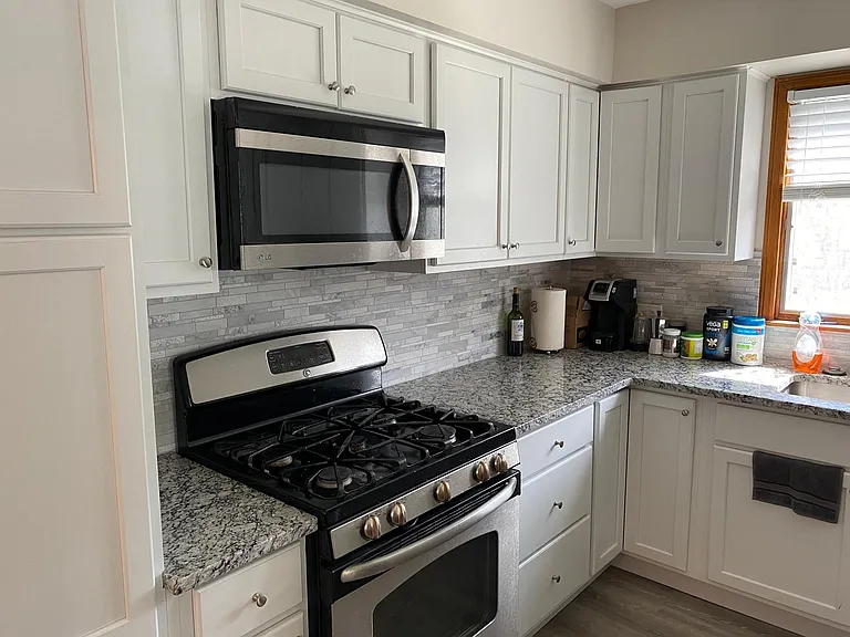 1051 Linden St — Photo 4