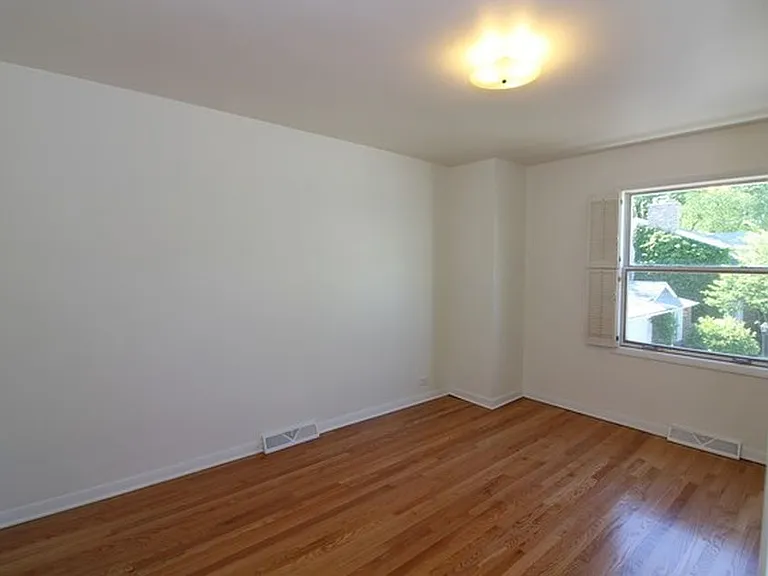 774 Green Bay Rd — Photo 8