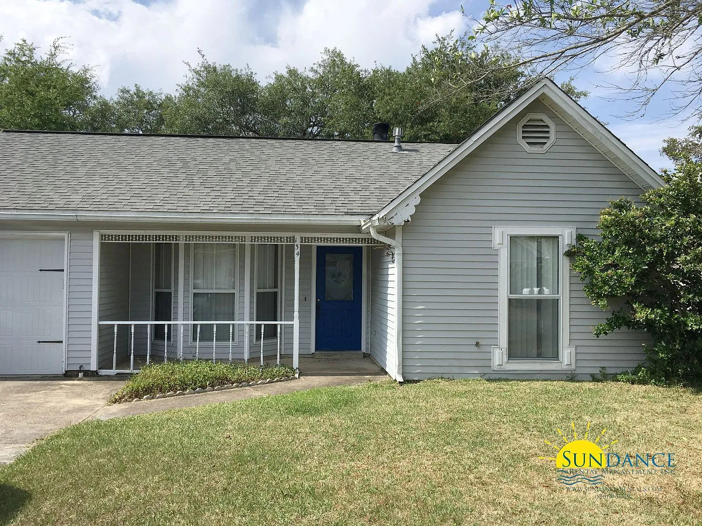 Adorable 3 Bedroom Home in Bluewater Bay! — Photo 1