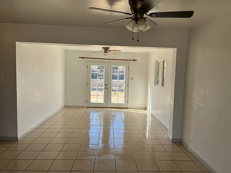 10329 Newcastle Dr — Photo 1