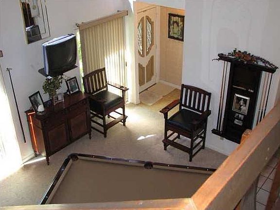 5th image of 715 Dubois Dr