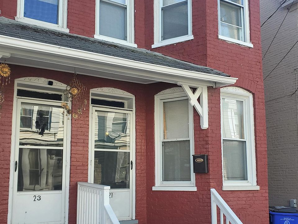 Front of Bldg. 21 is to the right.