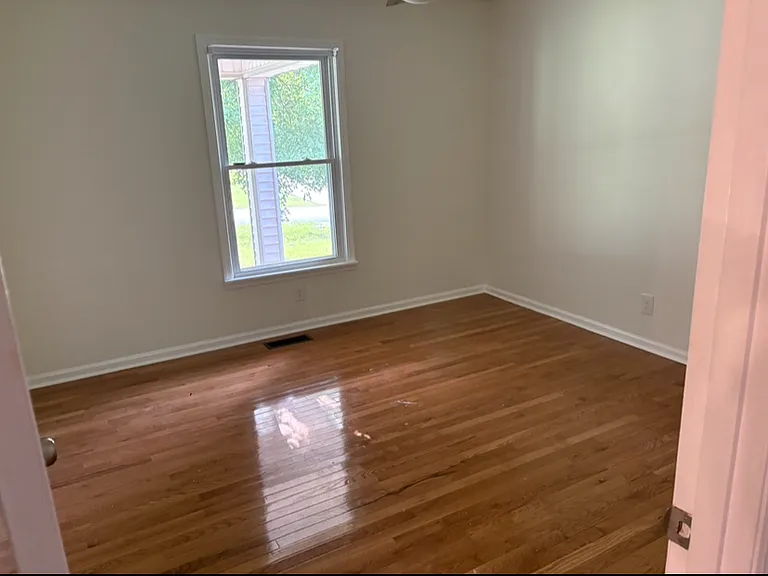 106 Lyon Ave — Photo 8