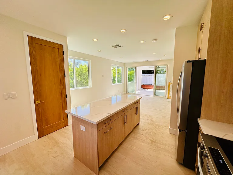 Cloverbrook Dr — Photo 3
