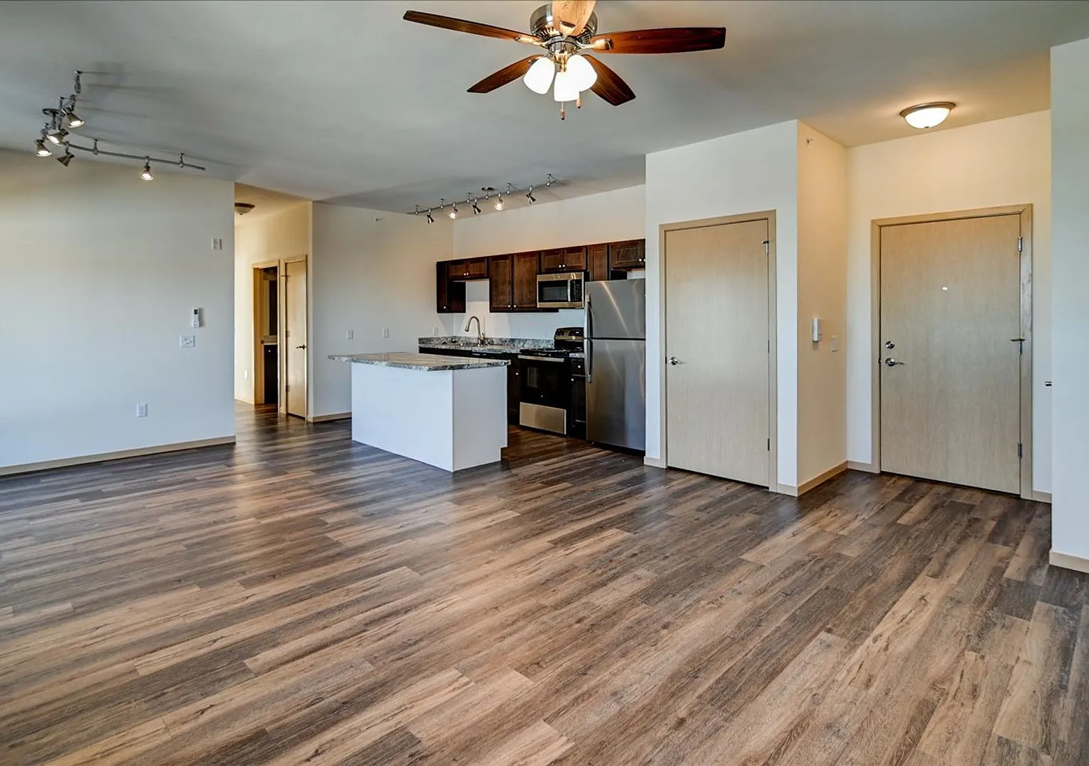 2128 Luann Ln — Photo 2