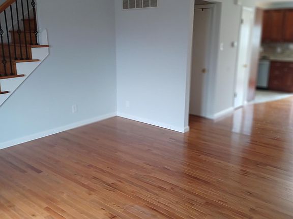 2nd image of 2041 Yale Ave