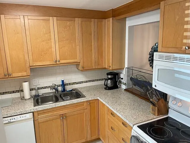 307 Lake Evelyn Dr — Photo 6