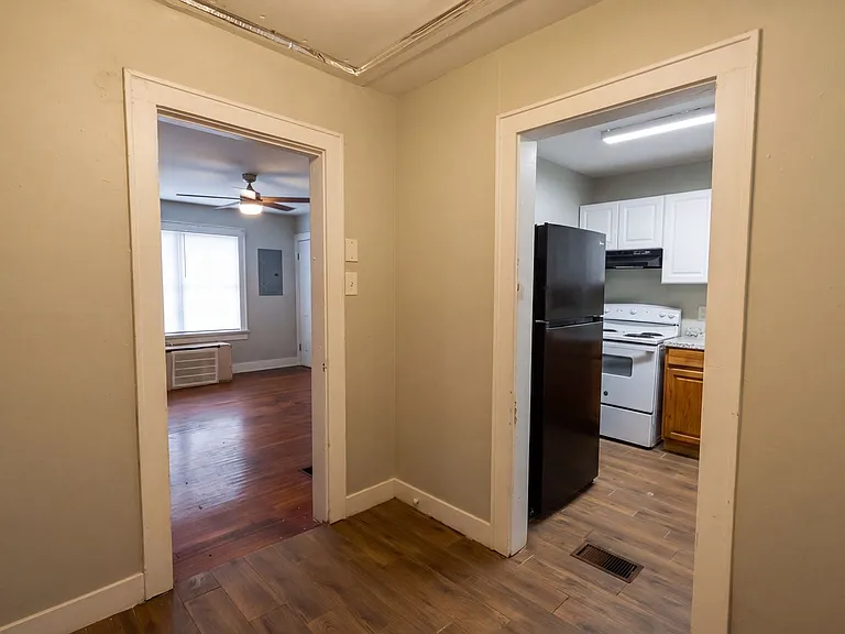 117 1/2 Lister St #B — Photo 7