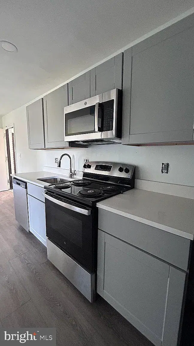 3 bed, 1.0 bath, 3316 sqft, $2,950 — Photo 3