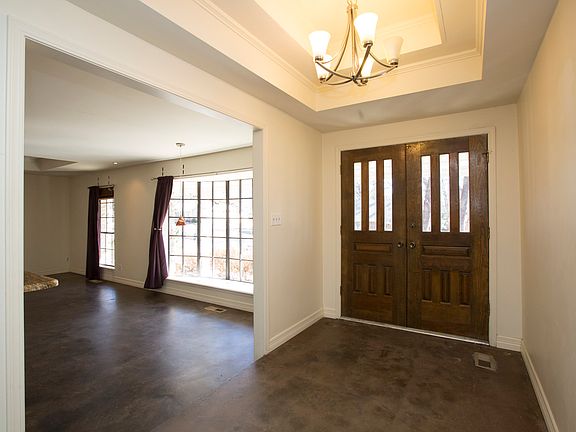 Large entry w/elegant chandelier