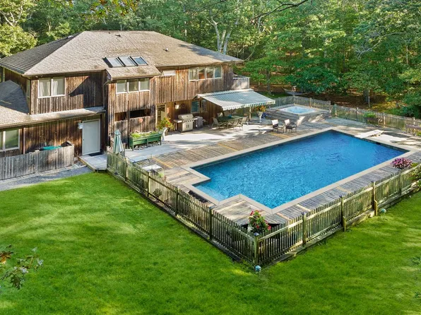 97 Tanager Ln, Water Mill, NY 11976