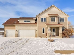 890 Snowbird Dr, Red Wing, MN 55066