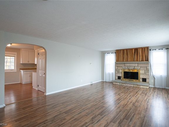 4th image of 970 S Chillicothe Rd