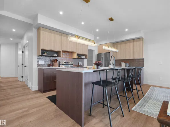 8295 Kiriak Line SW, Edmonton, AB T6W 4V2