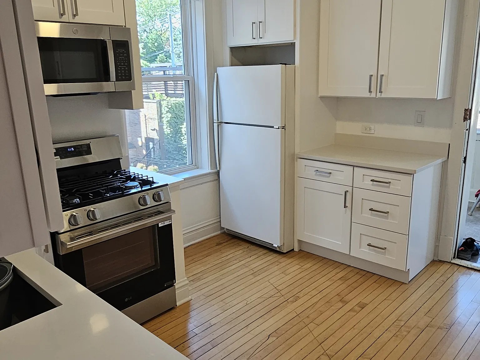 3 bed, 1000 sqft, $2,600 — Photo 4
