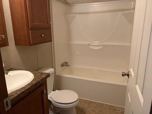 4th image of 25079 Balfour St