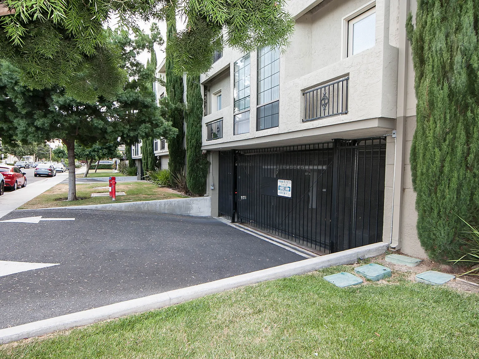 Lincoln Park Apartments — Photo 2