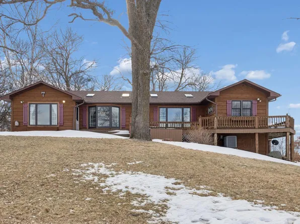 1122 S Andrew Dr NE, New London, MN 56273