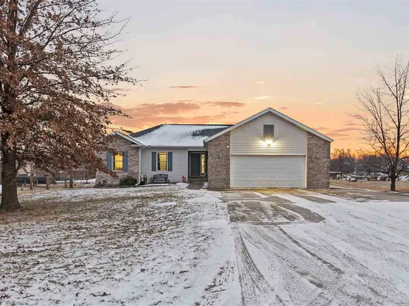 3021 Peaceful Dr, Riverside, IA 52327